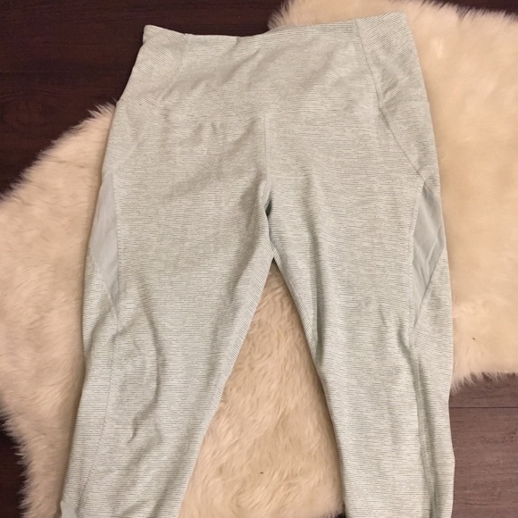 Zella | Mint Green Capri Side Vent Leggings - Picture 1 of 6